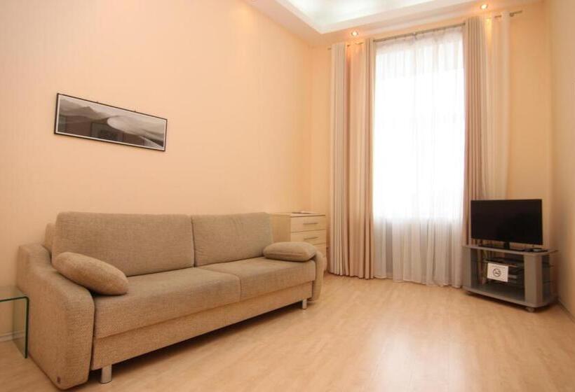 اتاق خانوادگی با چشمانداز دریا, Apart Hotel On Preobrajenskaya 24