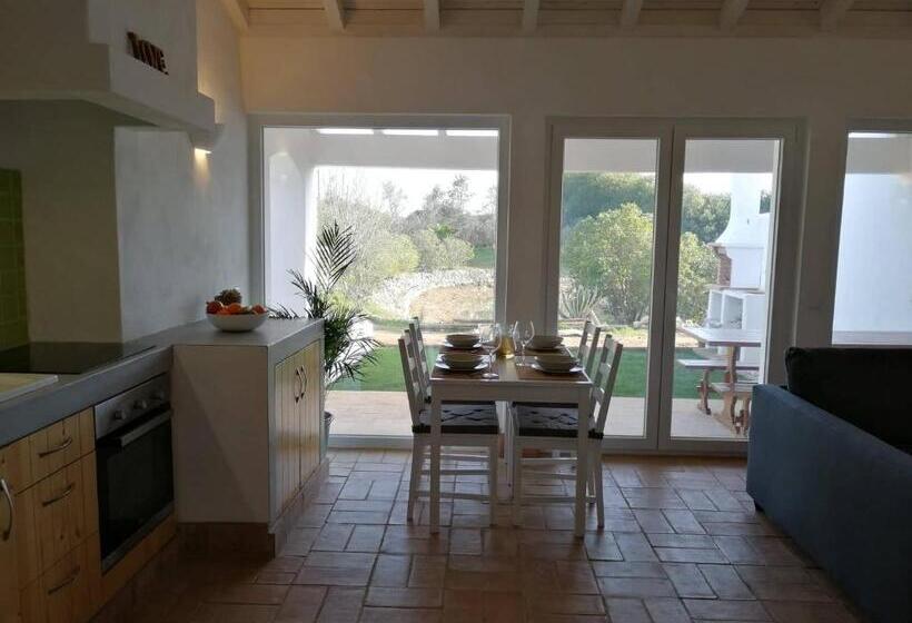 침실 2개 주택, Amor De Crianca