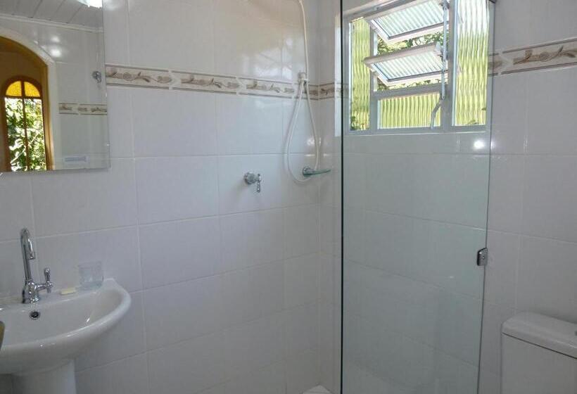 اتاق لوکس با بالکن و چشمانداز دریا, Aratinga Inn