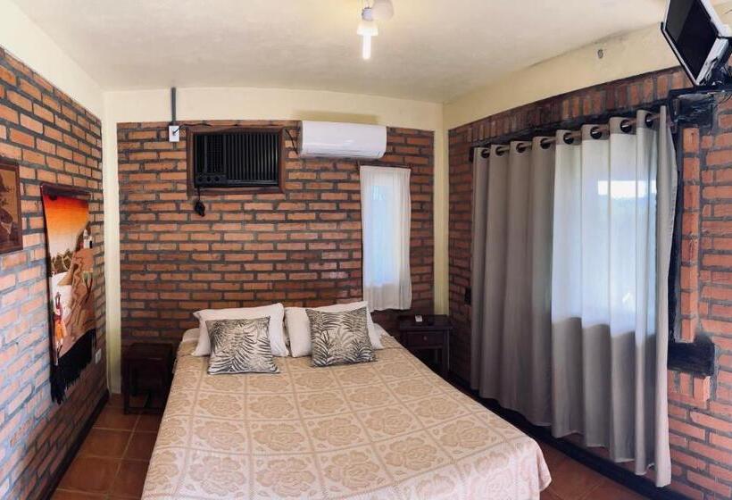 סוויטה, Pousada Meia Lua