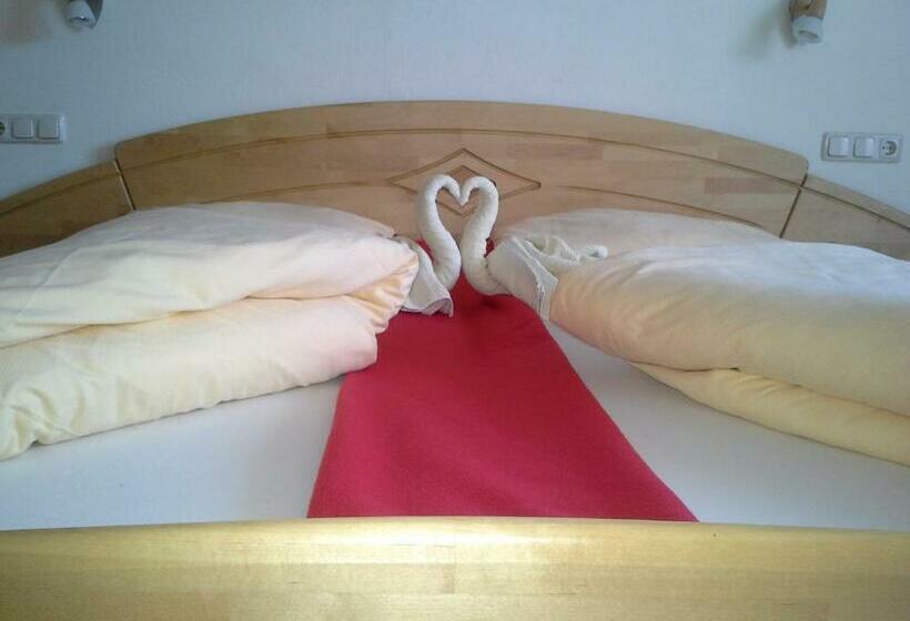 バルコニー付きスタンダードルーム, Erlebnisbauernhof Urak