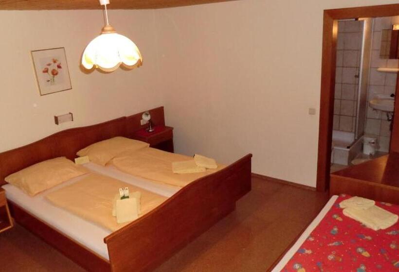 バルコニー付きスタンダードトリプルルーム, Erlebnisbauernhof Urak