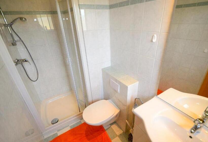 バルコニー付きスタンダードトリプルルーム, Erlebnisbauernhof Urak