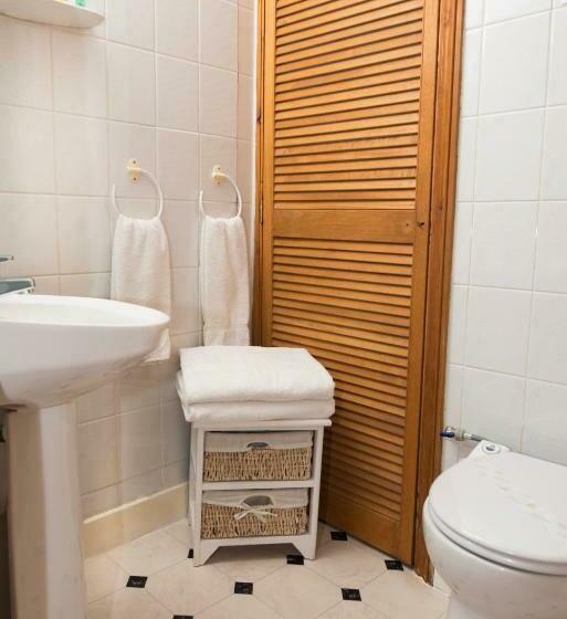 غرفة قياسية, Ammonite Lodge