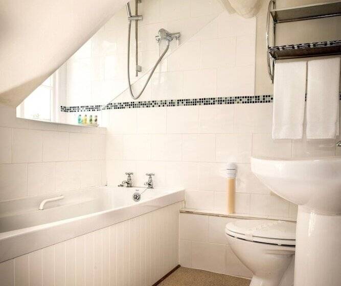 غرفة عائلية, Ammonite Lodge