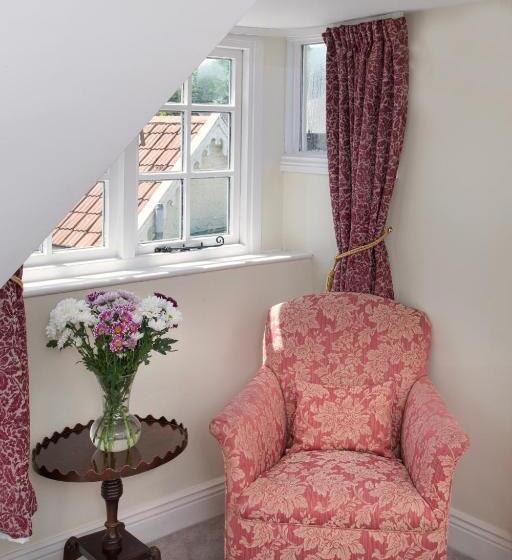 غرفة عائلية, Ammonite Lodge