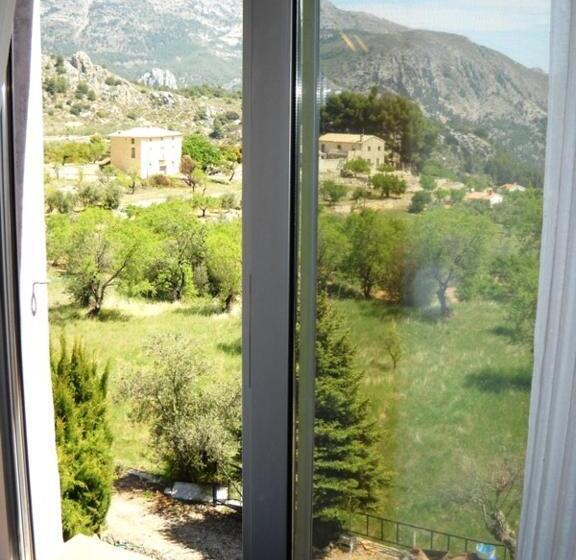 Номер Стандарт Вид на Горы, Pensión El Pirineo