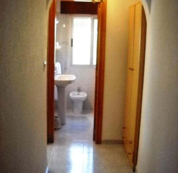 Семейный Номер, Pensión El Pirineo