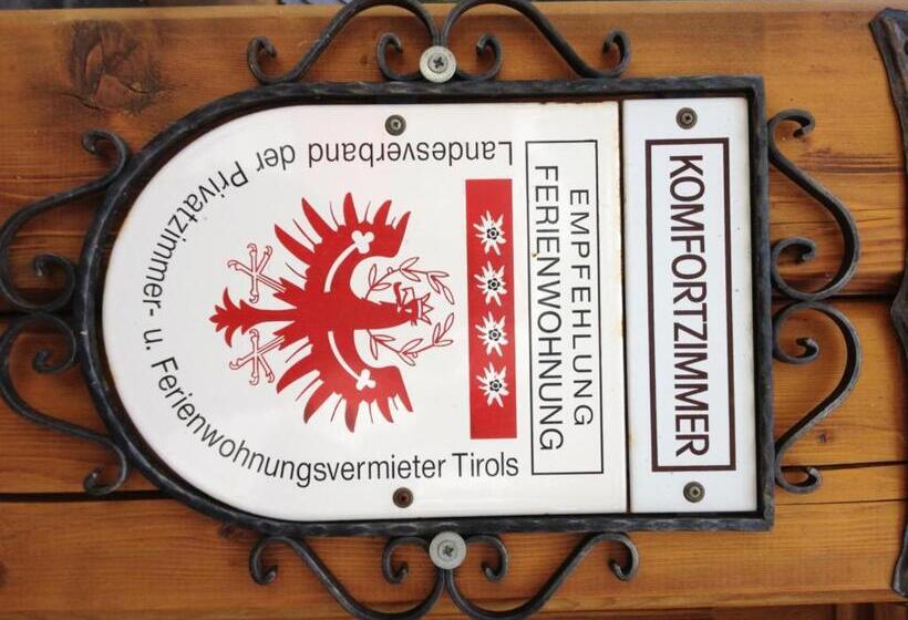 1 Sovrums Lägenhet, Haus Helga