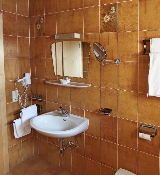 1 Sovrums Lägenhet, Haus Helga