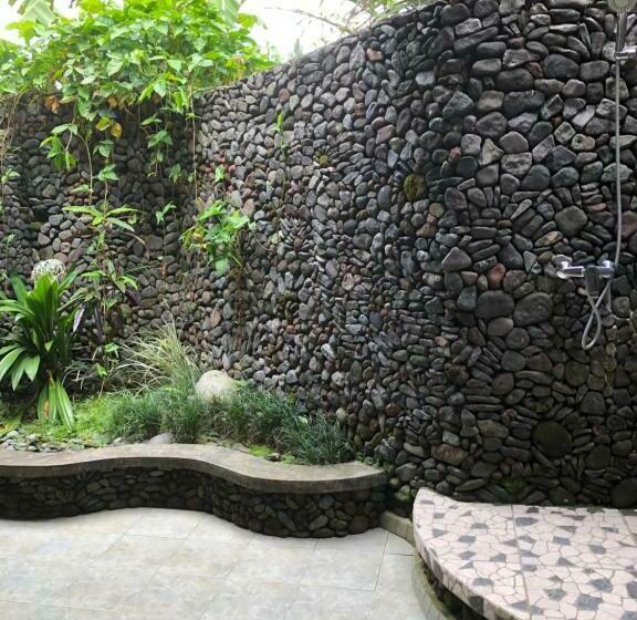 חדר סטנדרט, Nirarta Center For Living Awareness