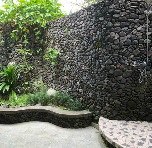 スタンダードルーム, Nirarta Center For Living Awareness