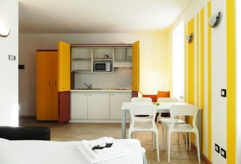 スタンダードスタジオ, Residence Acero Rosso