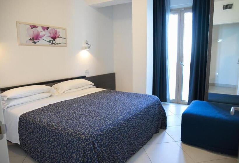 דירת חדר עם נוף לים ומרפסת, Residence Mareamare