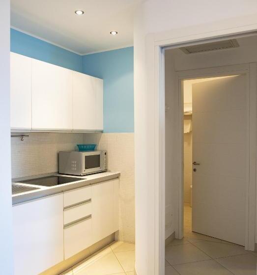 דירת חדר עם נוף לים ומרפסת, Residence Mareamare