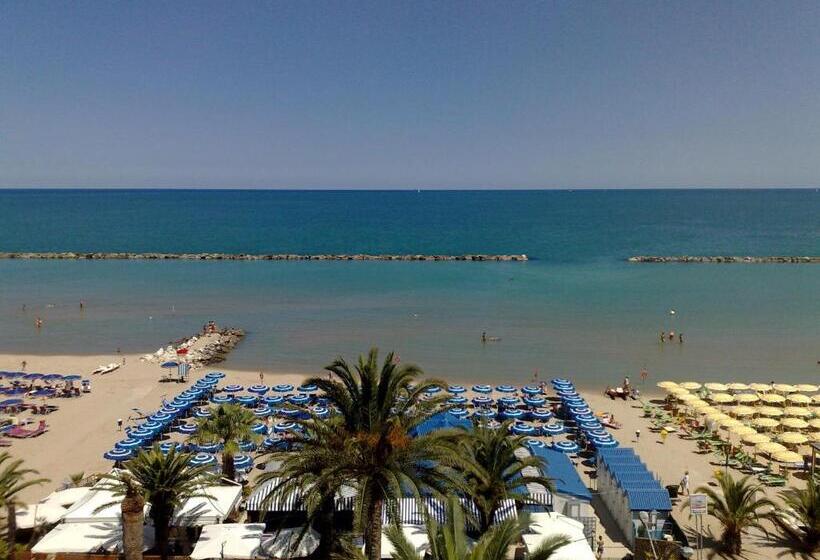 Superior 2-bedroom flat with sea view, Residence Mareamare