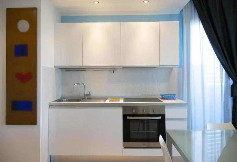 Superior 2-bedroom flat with sea view, Residence Mareamare