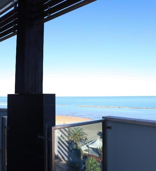 Superior 2-bedroom flat with sea view, Residence Mareamare
