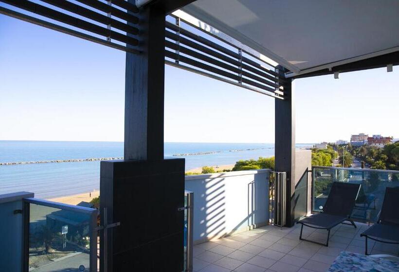 Superior 2-bedroom flat with sea view, Residence Mareamare