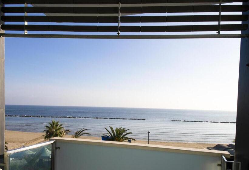 דירת חדר עם נוף לים ומרפסת, Residence Mareamare