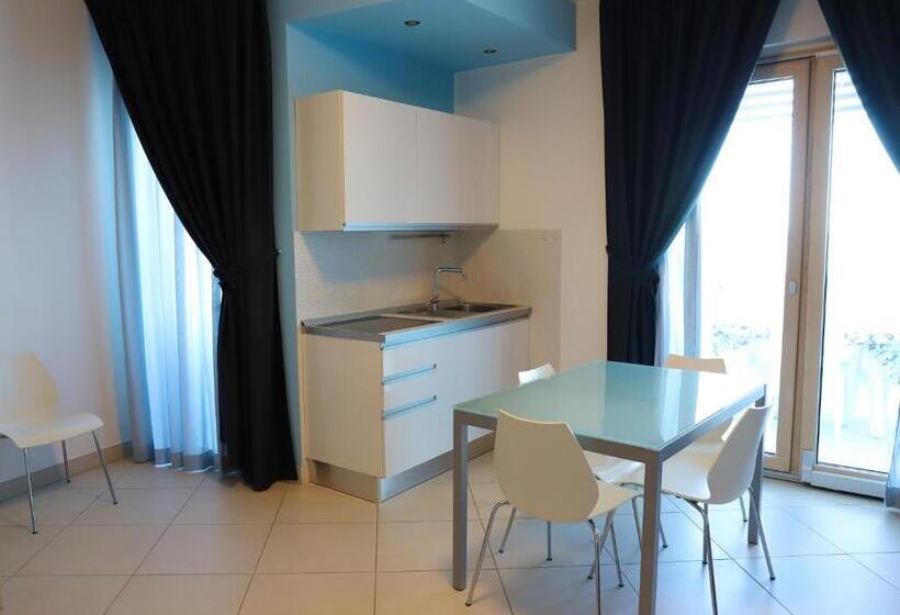 דירת חדר עם נוף לים ומרפסת, Residence Mareamare