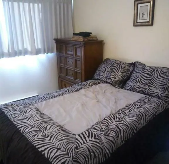 ２ベッドルームアパートメント, Rosedale Manor
