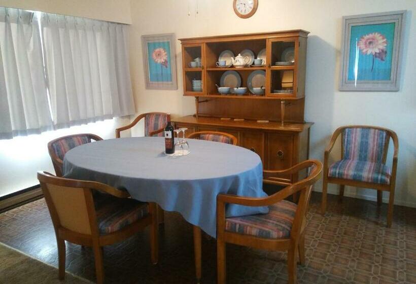 침실 2개 아파트, Rosedale Manor