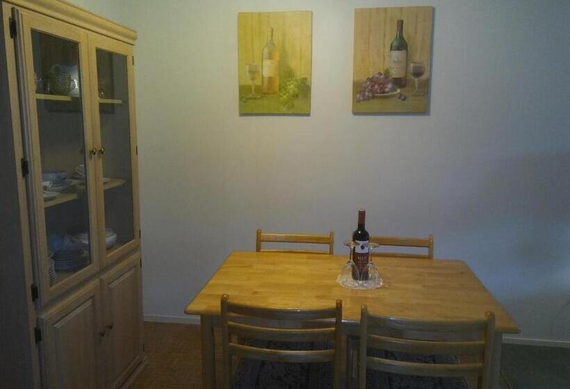 침실 1개 아파트, Rosedale Manor