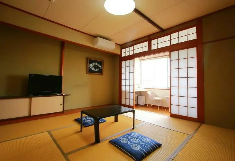 Standard Kolmen Hengen Huone Jaettu kylpyhuone, Family Ryokan Kawakyu With Showa Retro, Private Hot Spring