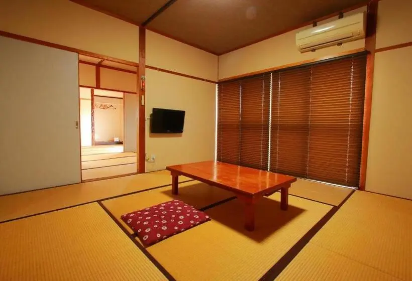 Perhehuone Jaettu Kylpyhuone, Family Ryokan Kawakyu With Showa Retro, Private Hot Spring