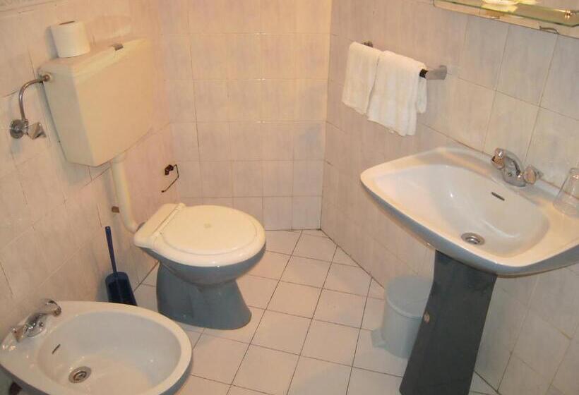 اتاق استاندارد سه نفره, Guesthouse Lusa Atenas