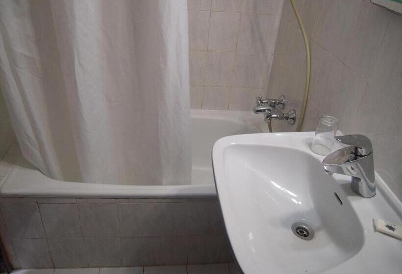 Economy Triple Room, Guesthouse Lusa Atenas