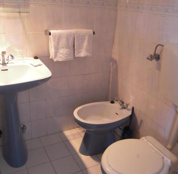 Economy Triple Room, Guesthouse Lusa Atenas