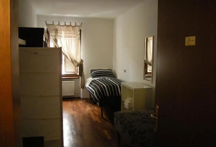 اتاق استاندارد یک نفره, Tre Camere