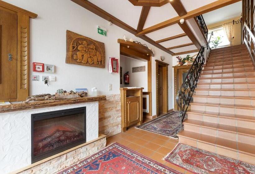 דירת שלושה חדרים, Pension Glockenstuhl