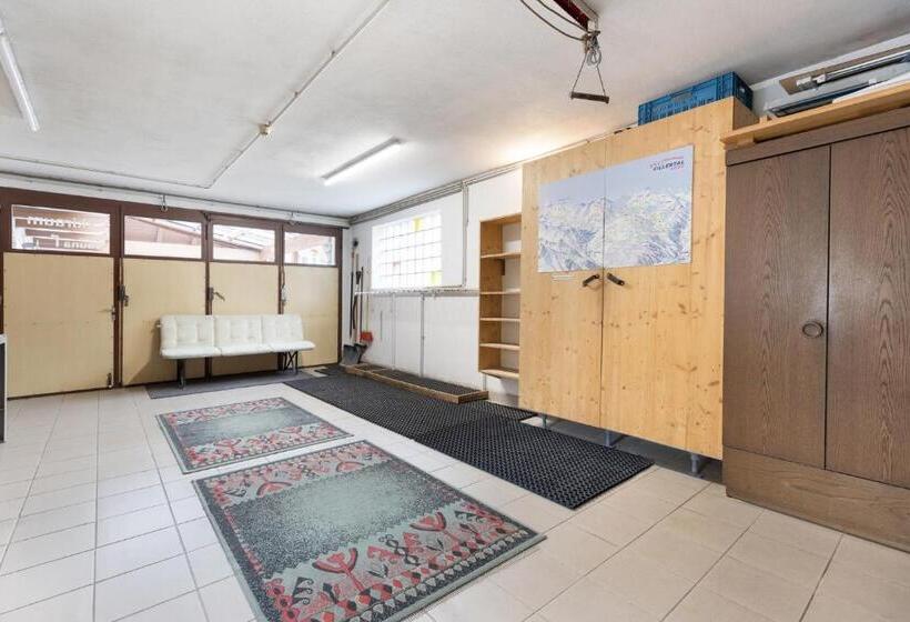 آپارتمان 3 خوابه, Pension Glockenstuhl