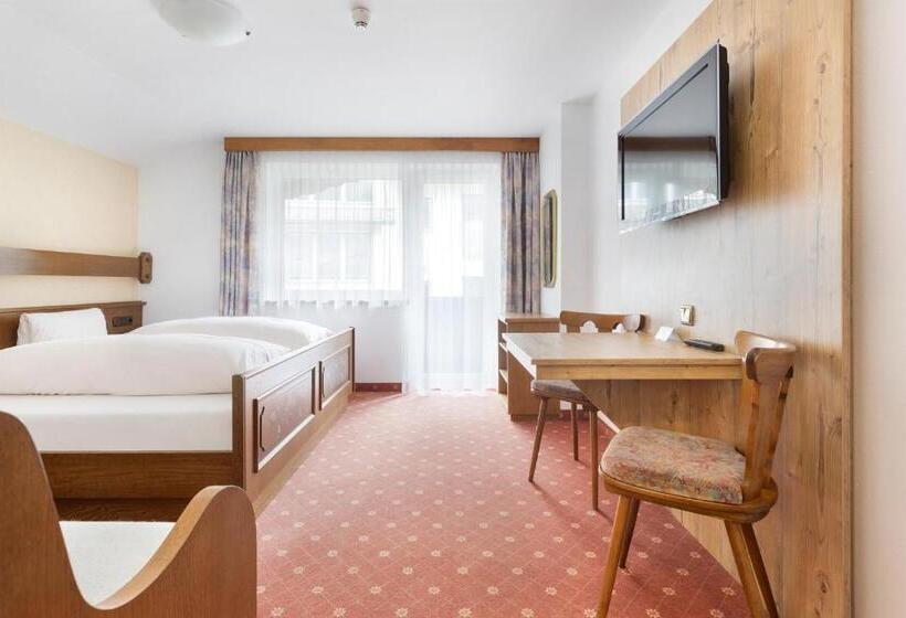 דירת שלושה חדרים, Pension Glockenstuhl