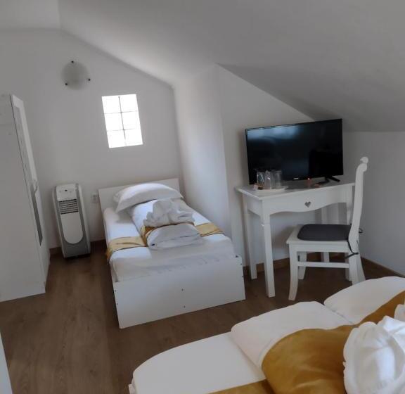 스탠다드 트리플 룸, Pensiunea Ana Cristina