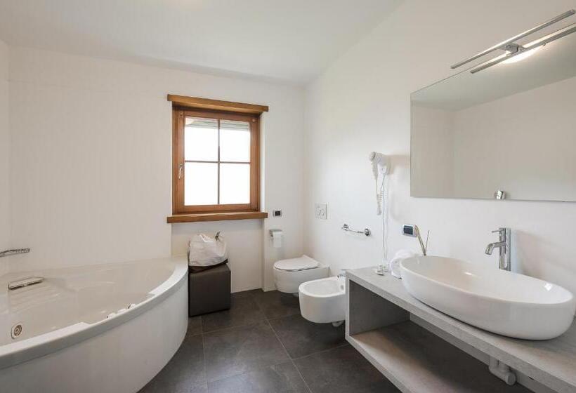 Superior studio with balcony, Residence Montani