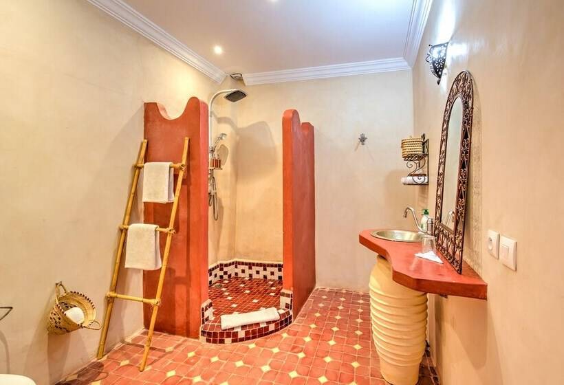 اتاق استاندارد سه نفره, Riad Janoub