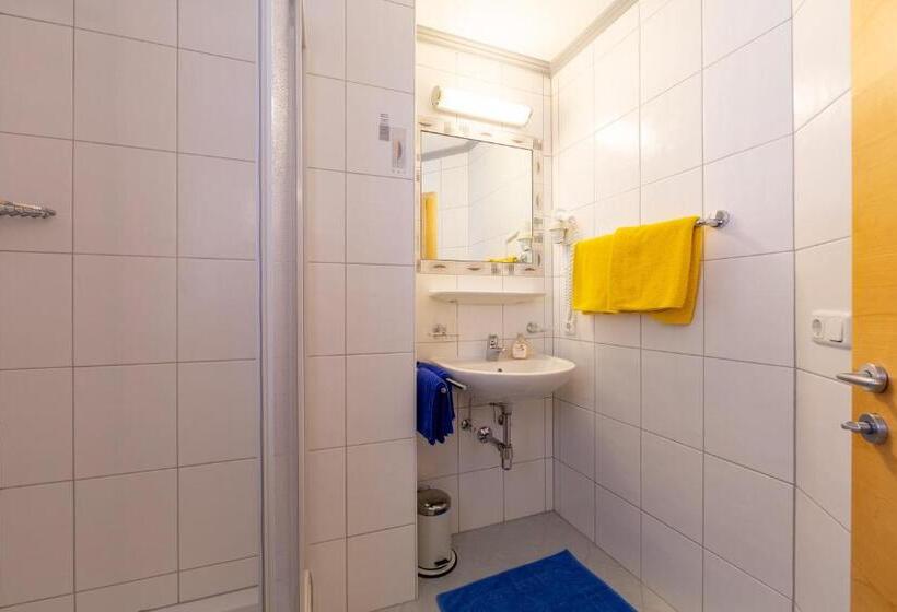 דירת חדר, Val Monte