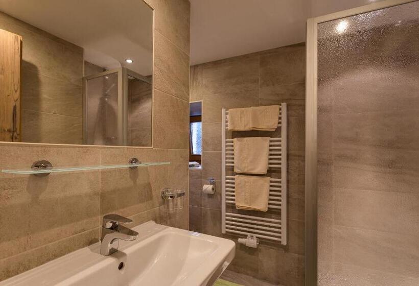 Quarto Estandar, Albert'n Haus