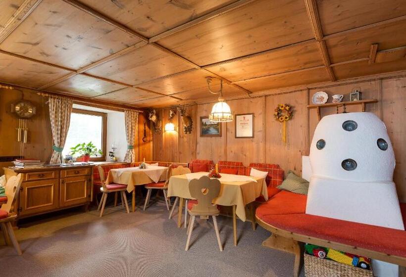 Quarto Triplo Estandar com Sacada, Albert'n Haus