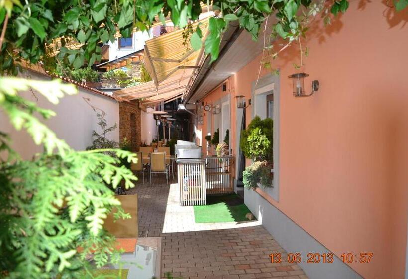 メゾネットスイート, Alex Pension