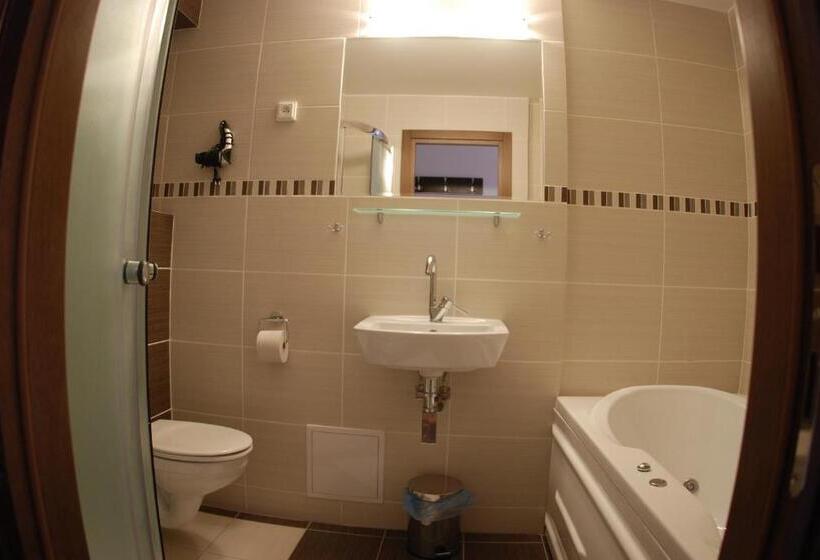 メゾネットスイート, Alex Pension