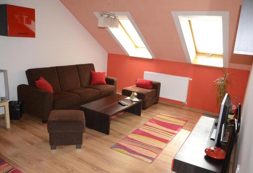 メゾネットスイート, Alex Pension