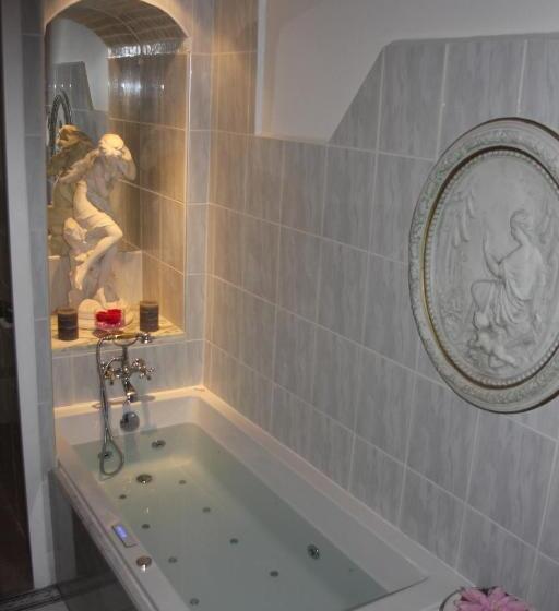 Люкс, Chateau De La Chapelle Des Bois