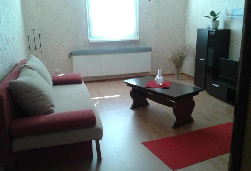 ３ベッドルームアパートメント, Dom Petra