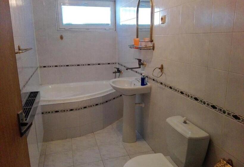 ３ベッドルームアパートメント, Dom Petra