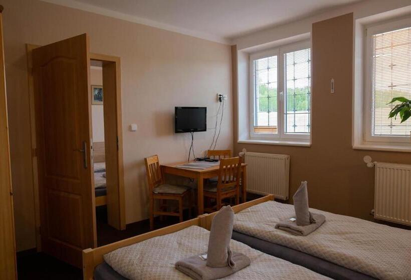 חדר סטנדרט לארבעה, Penzion štekrův Mlýn